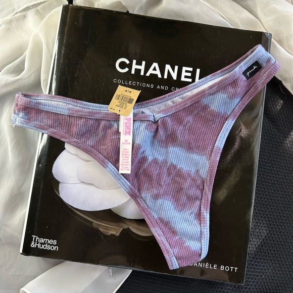PINK Victorias Secret Purple Tie Dye Thong NWT Size M - Picture 7 of 8